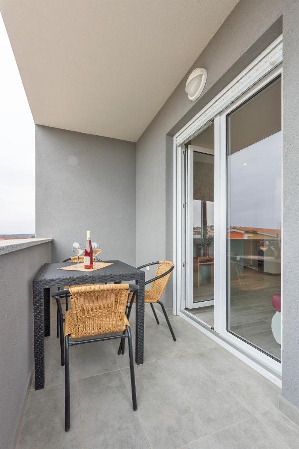 2 Bedroom Apartment Peroj ฟาชานา ภายนอก รูปภาพ